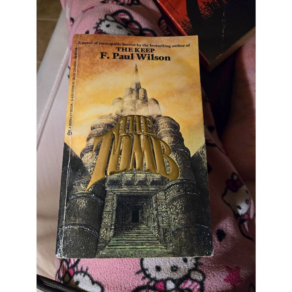 The tomb by F. Paul Wilson - Berkley books - isn't 0425072959